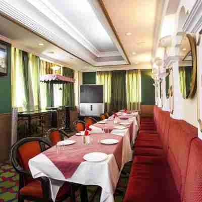 Hotel Crystal Palace Dining/Meeting Rooms