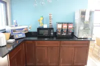 Days Inn by Wyndham le Roy/Bloomington Southeast - servizio colazione