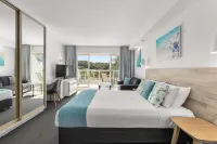 Charlesworth Bay Beach Resort - parking