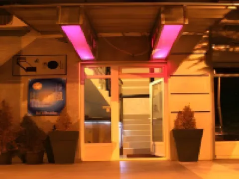 Happy Star Club โรงแรมใกล้Voždovac