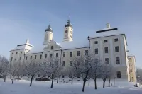 Klostergasthof Roggenburg فنادق في Waldstetten