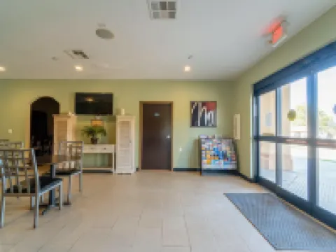 Moulton Inn &  Suites by OYO Near Shiner TX Hotels in Lavaca County