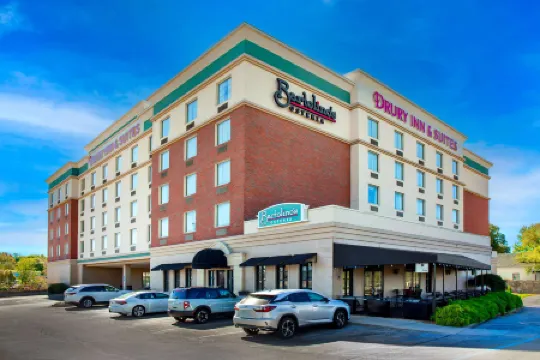 Drury Inn & Suites St. Louis Forest Park Отели рядом с достопримечательностью «Музей Транспорта»