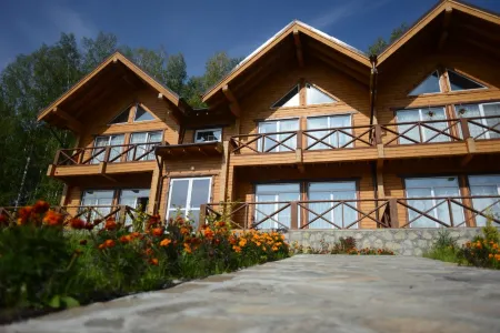 Sunny Valley Apart-Hotel Отели в г. Сыростан