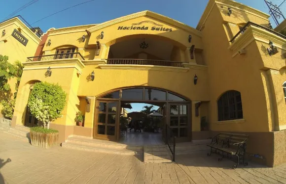 洛雷託莊園套房酒店