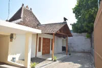 Kerinci Hill Holiday Home, Dago Golf (for Families Only) Hotels in Coblong