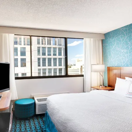 Fairfield Inn & Suites Charlotte Uptown Отели рядом с достопримечательностью «Аудитория Овенс»