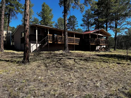 Charming 4-bedroom mobile home with WiFi and AC in Timberon