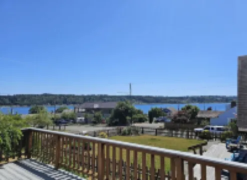 Charming ocean view - hot tub - pet friendly Hoteles en Bremerton