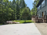 Spacious, serene retreat in the foothills of the Smokies- close to the Dragon!