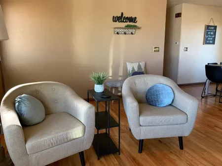 Newly furnished 4 Bed, 2 bath, home in quiet neighborhood Отели рядом с достопримечательностью «Южная Дакота Скул оф Майнс & Текнолоджи»