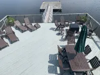 Tidewatch- harborside cottage, unparalleled views Hoteles en Tremont