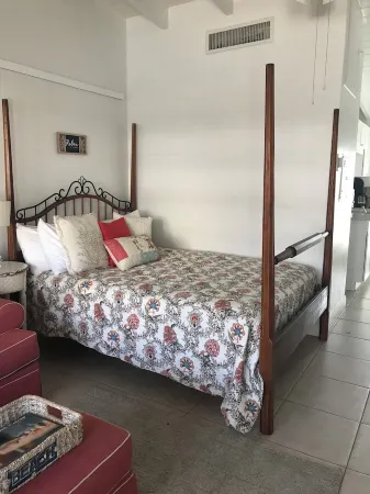 Steps to Siesta Key BEACH! Pool, Tennis Court, Shuffle Board, Basketball! Отели в г. Сиеста-Ки