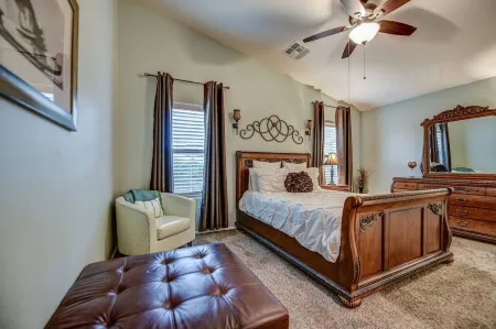 Heated Salt Water Pool Putting Green BBQ 4 Tv's Отели рядом с достопримечательностью «Уисперинг Уинд»