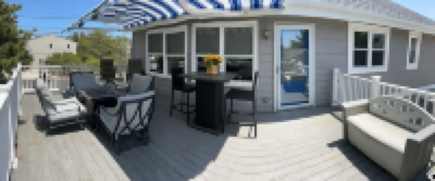 Sunrise or Sunset, 2 blocks from the beach and 1 block from the Bay!