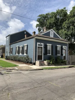 Renovated Efficiency steps away from Magazine St