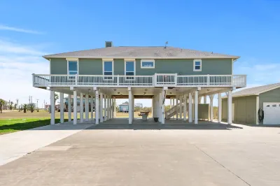 4-Bedroom Family Home Walking Distance to the Beach. 27 Miles of Golf Cart Fun.