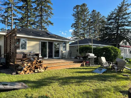 Cozy Lakeview Cabin in the heart of Breezy Point Resort