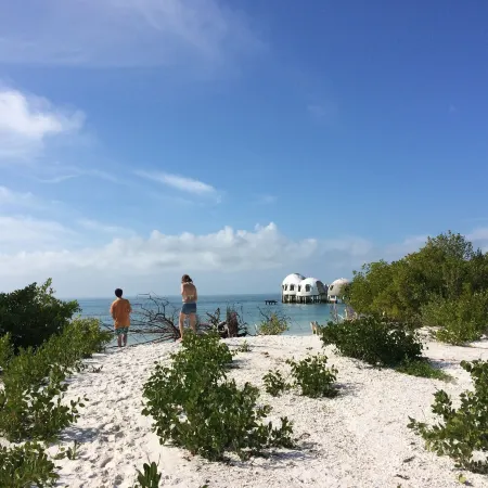 A Million Dollar View  with A Room. 5 Star Reviews. 3 Beds, Sleeps 4. Top Floor Отели в г. Марко-Айленд