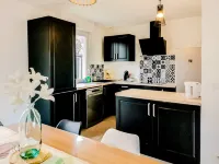 Ploubalay Getaway: Modern floor-level House