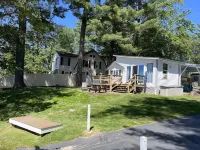Lakefront Winnisquam Cottage with dock & boat ramp