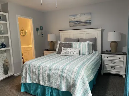 Perfect place for a beach getaway - 7 min walk to beach