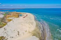Sleeps 10- Beach House Steps to the Beach! 6 seat golf cart available!