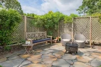 Chic modern beach cottage with heated pool Shinnecock Museuem and Cultural Center附近的飯店