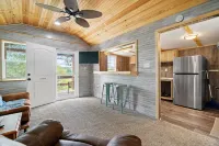 Lucky's Canoe & Kayak Cabin #2 - Caddo River Access!