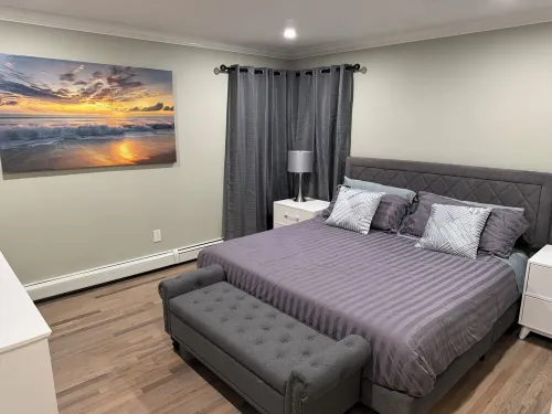 Fully Modern 3 Bedroom 65" Tvs Cable Bluetooth Speakers Etc Hotels in Islip