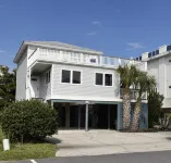 Ocean view 4 Bedroom/3 Bath, Large balcony patio