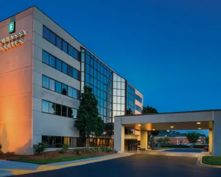 Embassy Suites by Hilton Milwaukee Brookfield Hotels in Brookfield