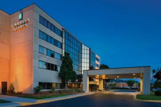 Embassy Suites by Hilton Milwaukee Brookfield