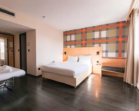 อีซี่โฮเทล นีซ โอลด์ทาวน์ โรงแรมในนีซ