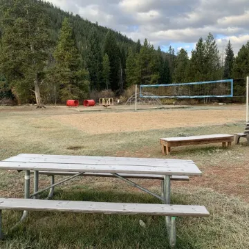 Lakeside, Ski Condo with Amazing Views, Quiet, Family-Friendly