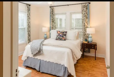 Closest to DOWNTOWN! Pet Friendly