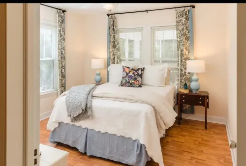 Closest to DOWNTOWN! Pet Friendly