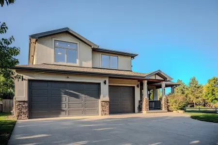 Luxury Retreat w/ Hot Tub, Home Theater & more. Kid & Pet Friendly!