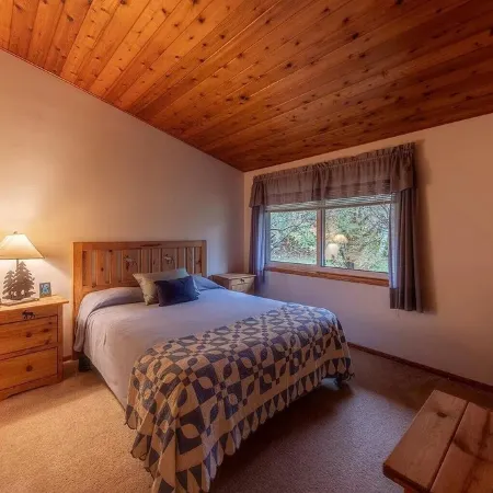 Gorgeous Chippewa Forest and Little Sand Lake @ backyard of this beautiful Cabin