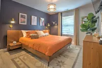 Boho West Villa • New 3Br • Hot Tub • Fire Pit • Games • 10 Min to Downtown