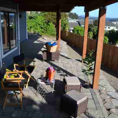 Experience Newport in the heart of the Harbor District with incredible sunsets Hotel Exterior