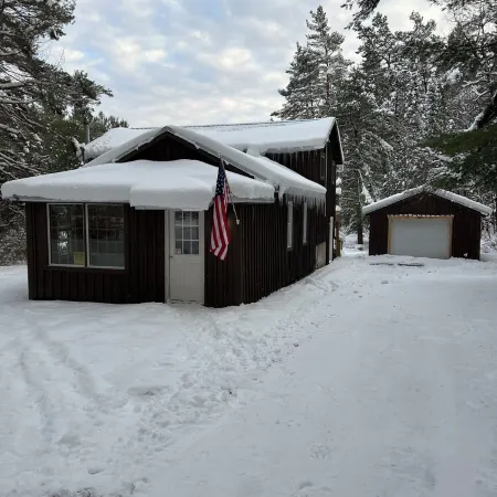 NEWLY RENOVATED WITH PRIVATE DOCK ON WHITE LAKE