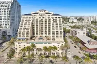 Newly Renovated- Ocean Super Studio w/ Kitchenette
