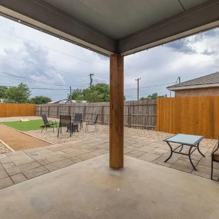 Charming 3-bedroom house near West End Shopping Center!