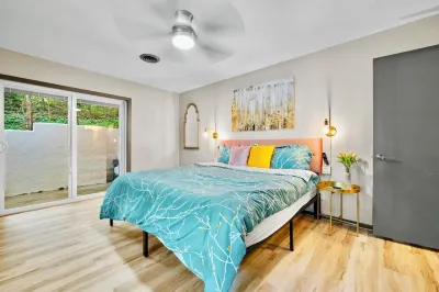 Private-5Bedrm/4King Beds, Hottub, Sauna, Game Rm, Office, 3 Pools!