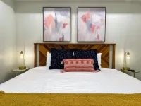 Bright & Sunny Top Floor • ADA Elevator • Walk Downtown • Garage • in-unit W/D