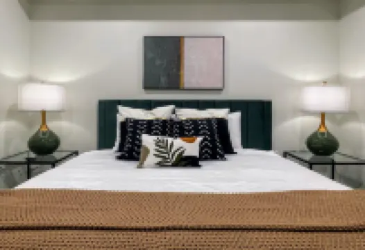 Bright & Sunny Top Floor • ADA Elevator • Walk Downtown • Garage • in-unit W/D