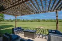 Tranquil Retreat with Sky Views: The Vesper House 14 mins to downtown Hotels in McLennan County