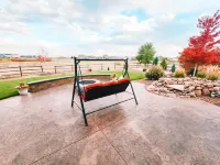 Peaceful Falcon Hot Tub Pet Friendly 3 King Beds - Homestays