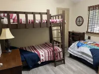 Beautiful lakefront house in 3 acre private woods West Tawakoni住宿飯店